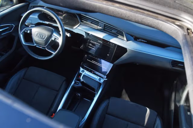 Audi e-tron (2020) thumbnail 4