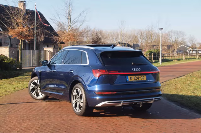 Audi e-tron (2020) thumbnail 5