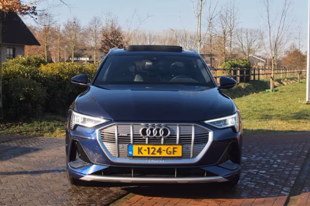 Audi e-tron (2020) thumbnail 7