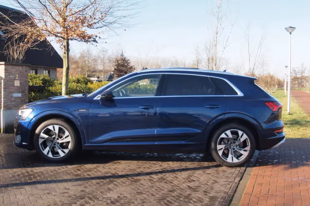 Audi e-tron (2020) thumbnail 9