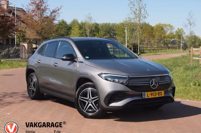 Mercedes-Benz EQA (2021) thumbnail 2