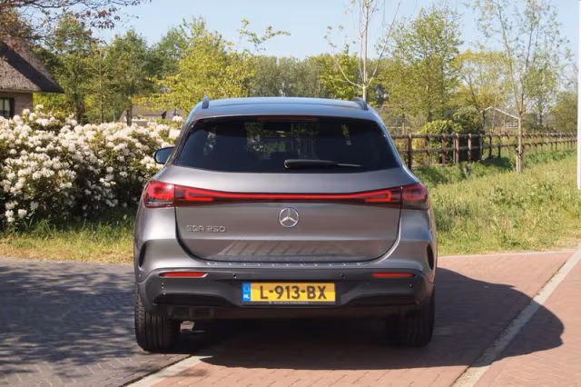 Mercedes-Benz EQA (2021) thumbnail 11