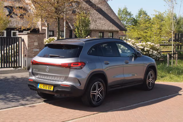 Mercedes-Benz EQA (2021) thumbnail 12