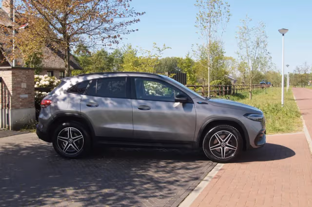 Mercedes-Benz EQA (2021) thumbnail 13