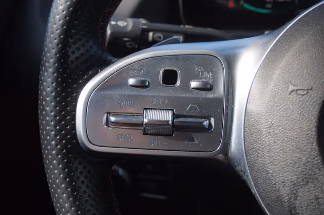 Mercedes-Benz EQA (2021) thumbnail 18