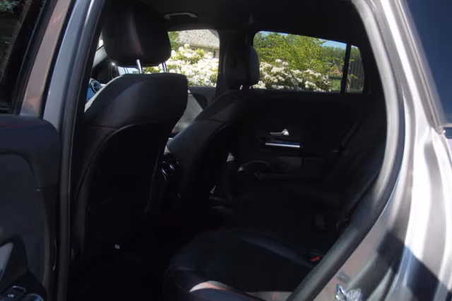 Mercedes-Benz EQA (2021) thumbnail 26