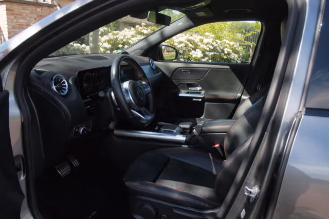 Mercedes-Benz EQA (2021) thumbnail 5