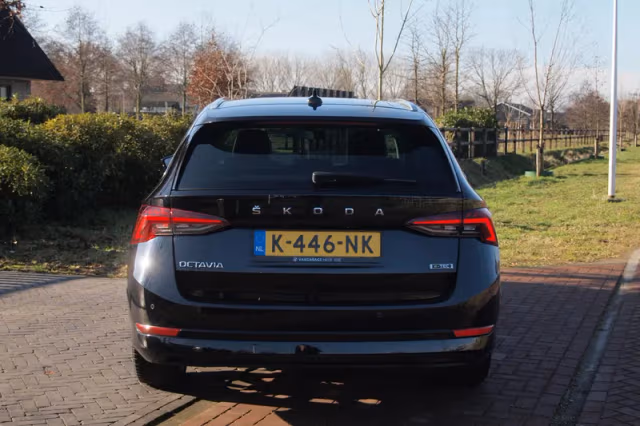Škoda Octavia (2021) thumbnail 11