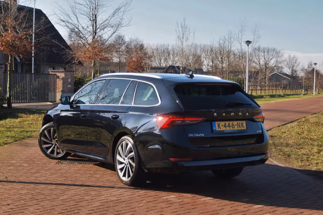 Škoda Octavia (2021) thumbnail 4