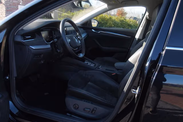 Škoda Octavia (2021) thumbnail 5