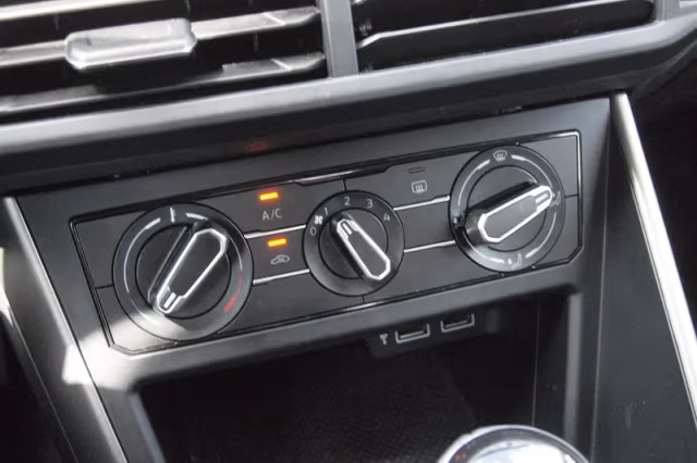 Volkswagen Polo (2019) thumbnail 17