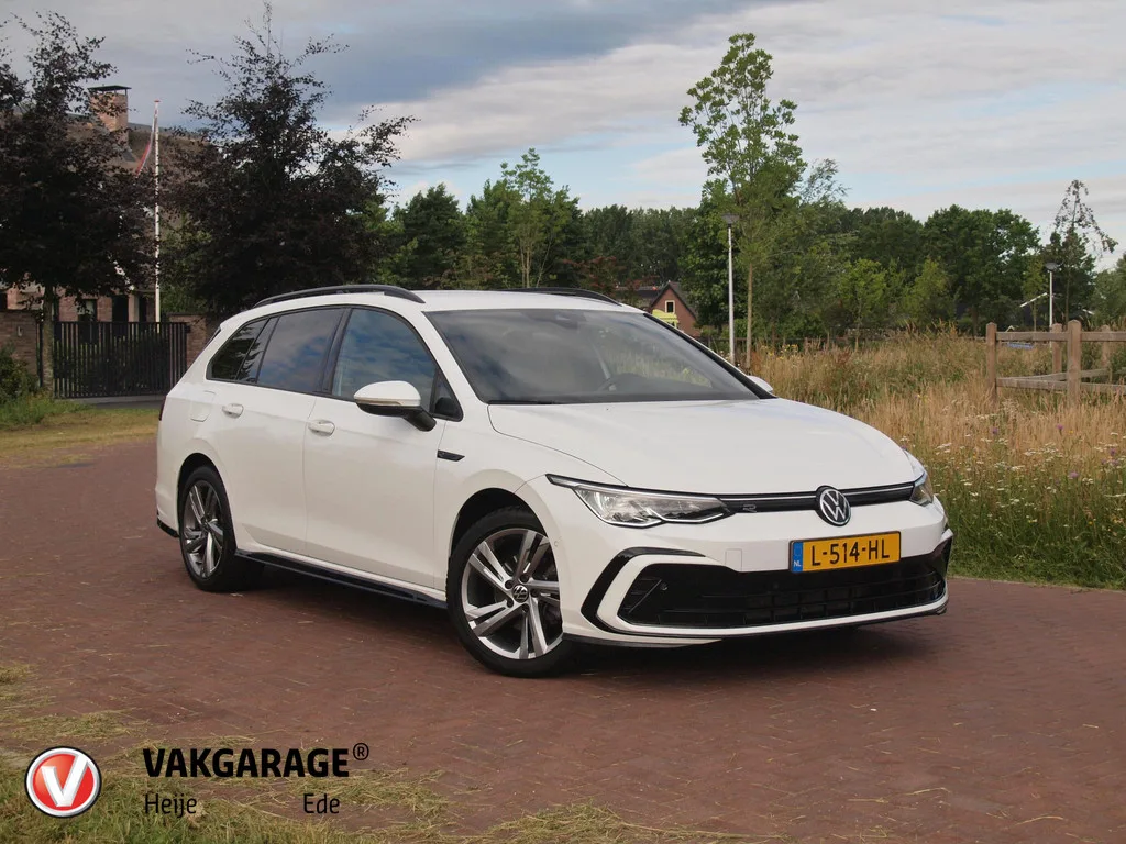Volkswagen Golf (2021) — foto 1