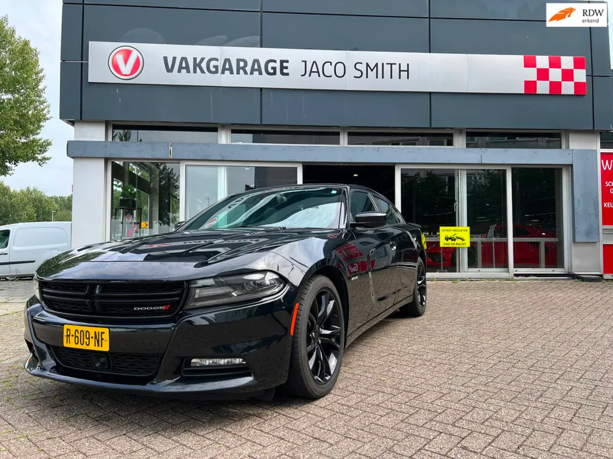 Dodge Charger (2016) — foto 1