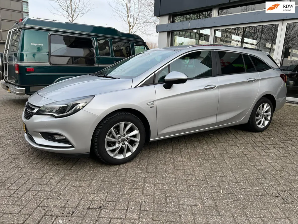 Opel Astra (2019) — foto 1