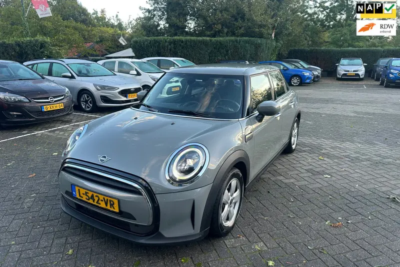MINI One (2021)