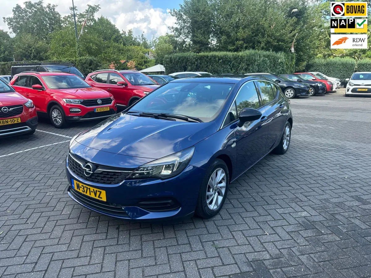 Opel Astra (2022) — foto 1