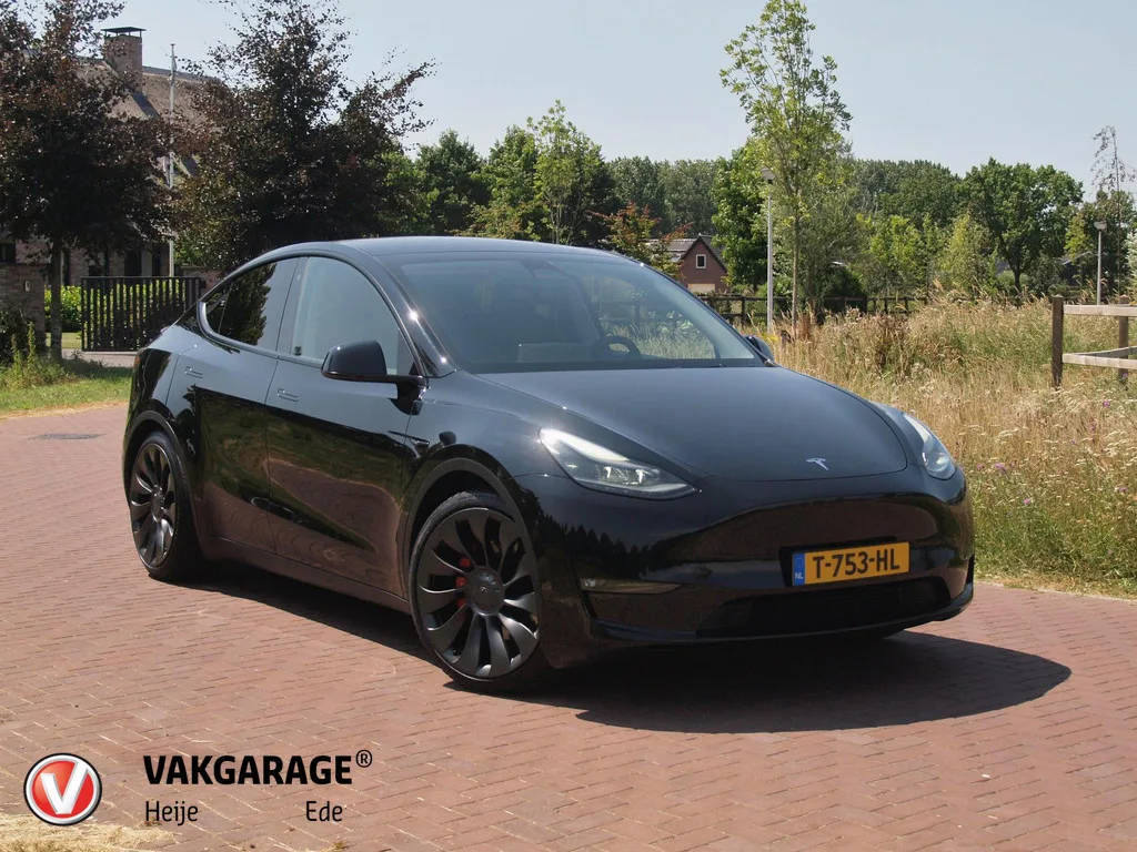 Tesla Model Y (2023) — foto 1