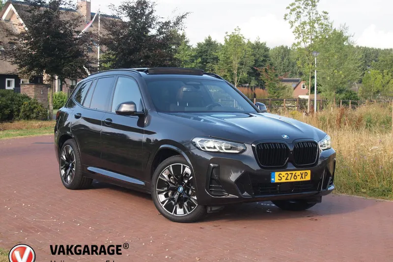 BMW iX3 (2023)