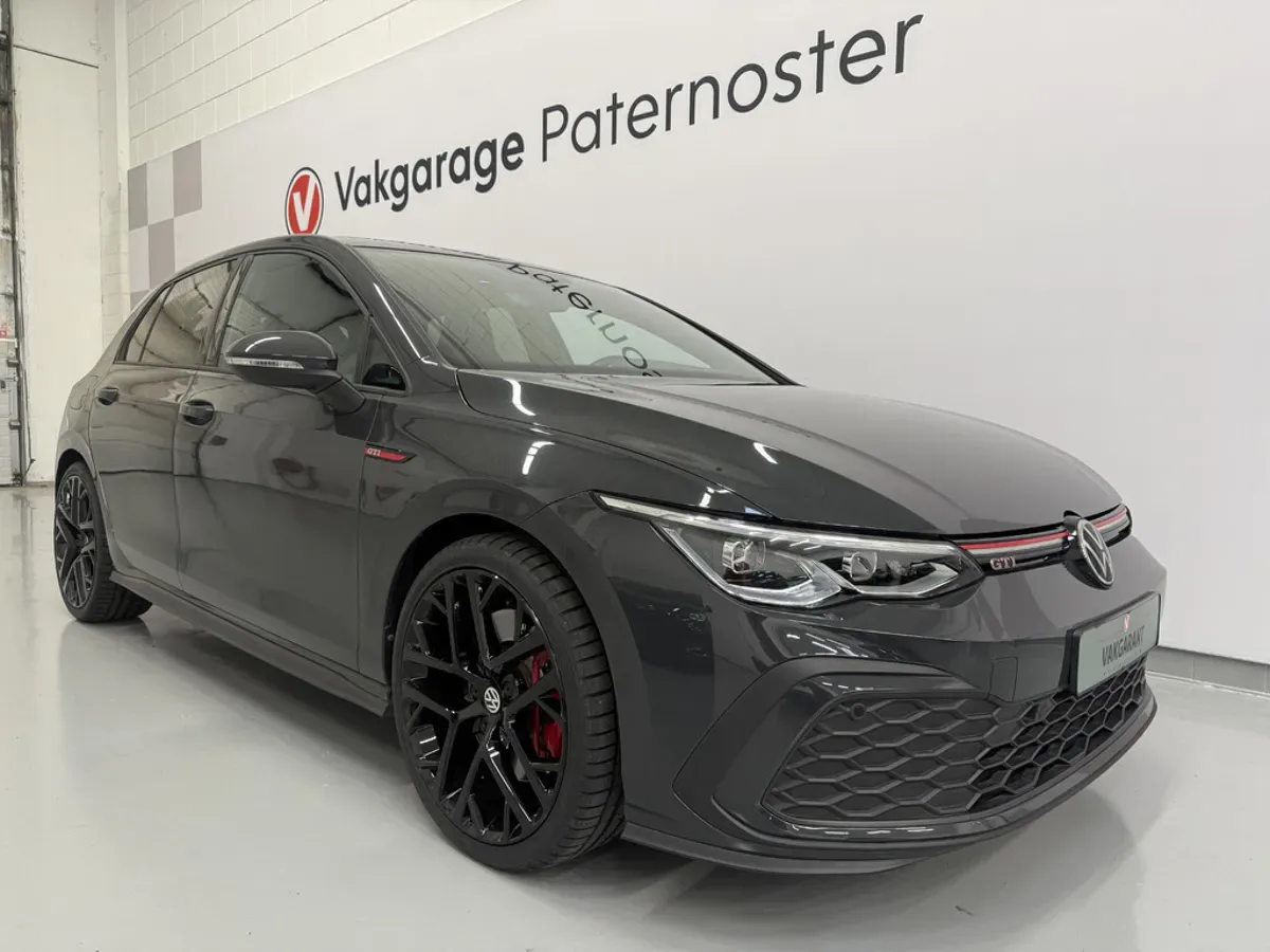 Volkswagen Golf (2024) — foto 1