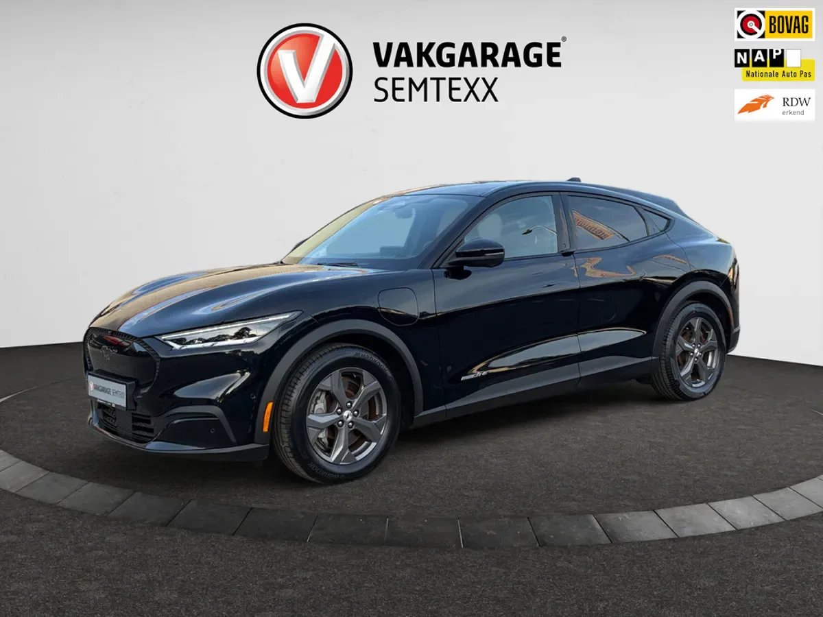 Ford Mustang Mach-E (2021) — foto 1