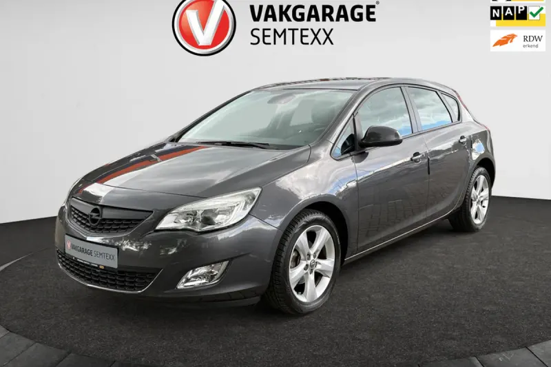 Opel Astra (2011)