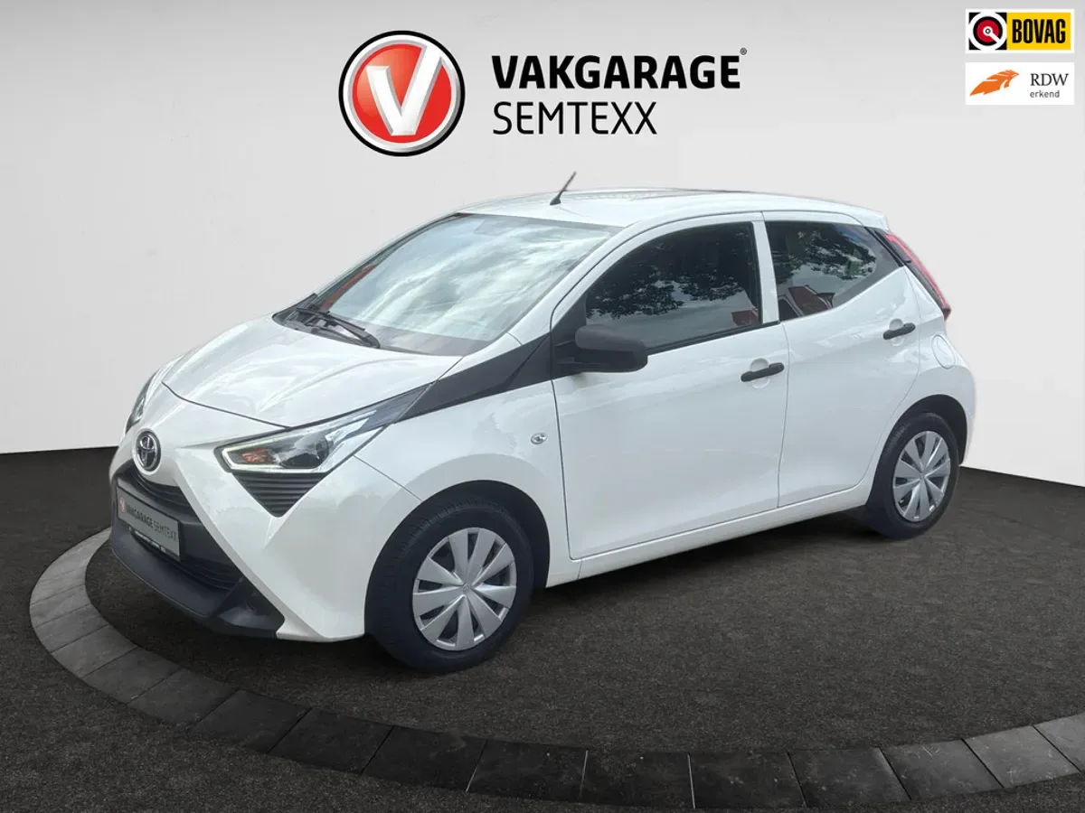 Toyota Aygo (2022) — foto 1