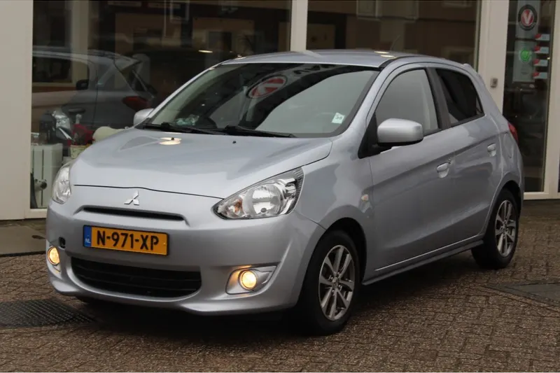 Mitsubishi Space Star (2015)