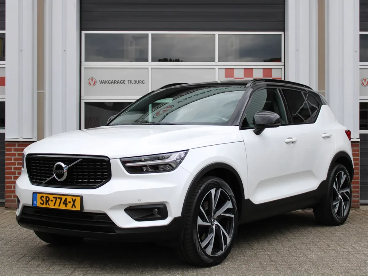 Volvo XC40 (2018) — foto 1