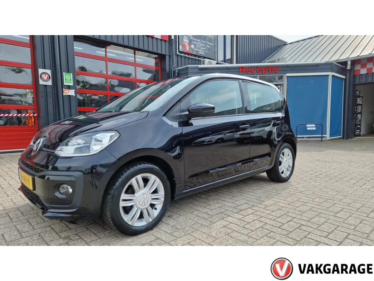Volkswagen Up! (2018) — foto 1