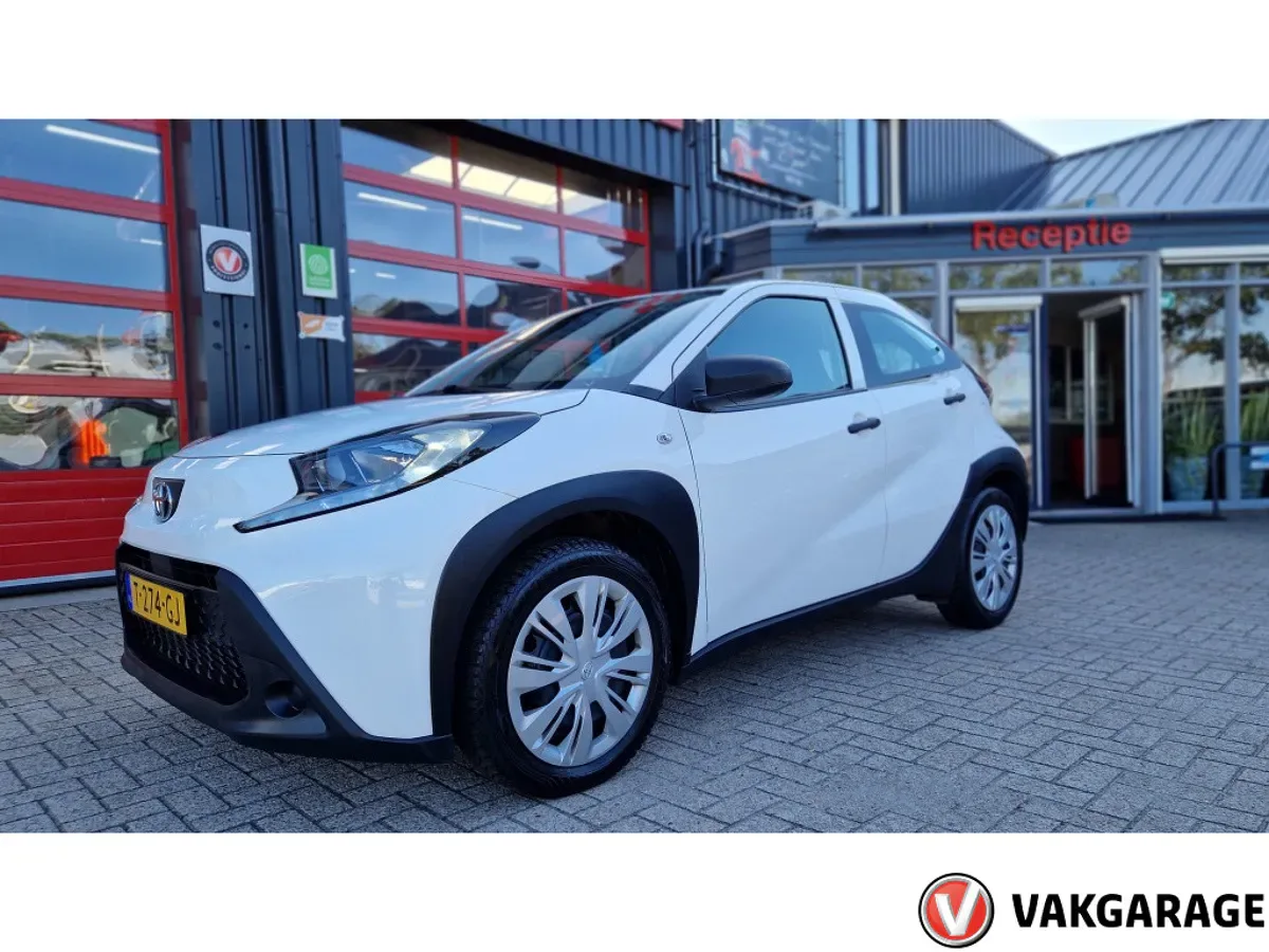 Toyota Aygo (2023) — foto 1