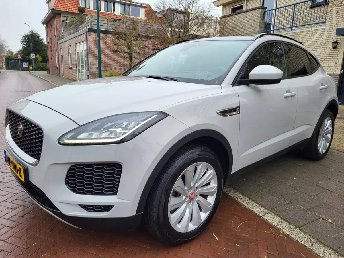 Jaguar E-Pace (2018) — foto 1