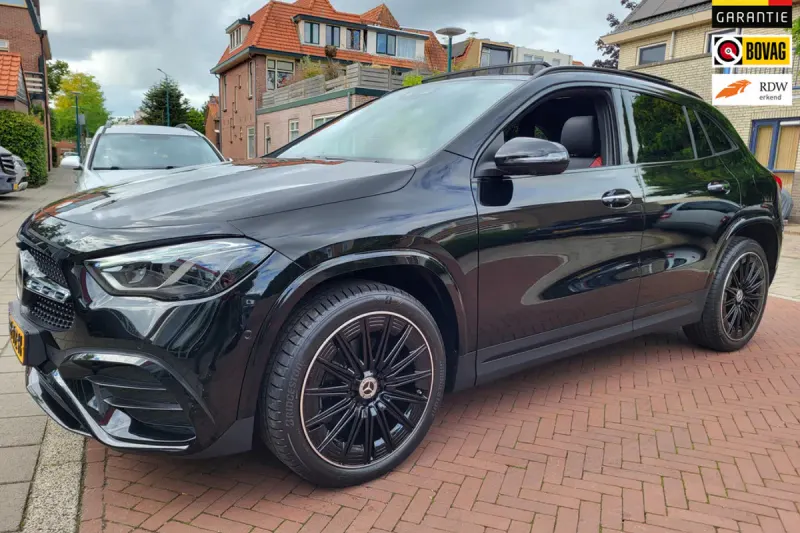 Mercedes-Benz GLA (2023)