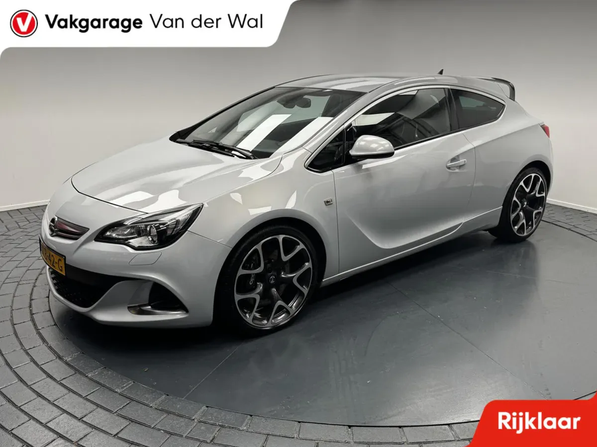 Opel Astra (2012) — foto 1