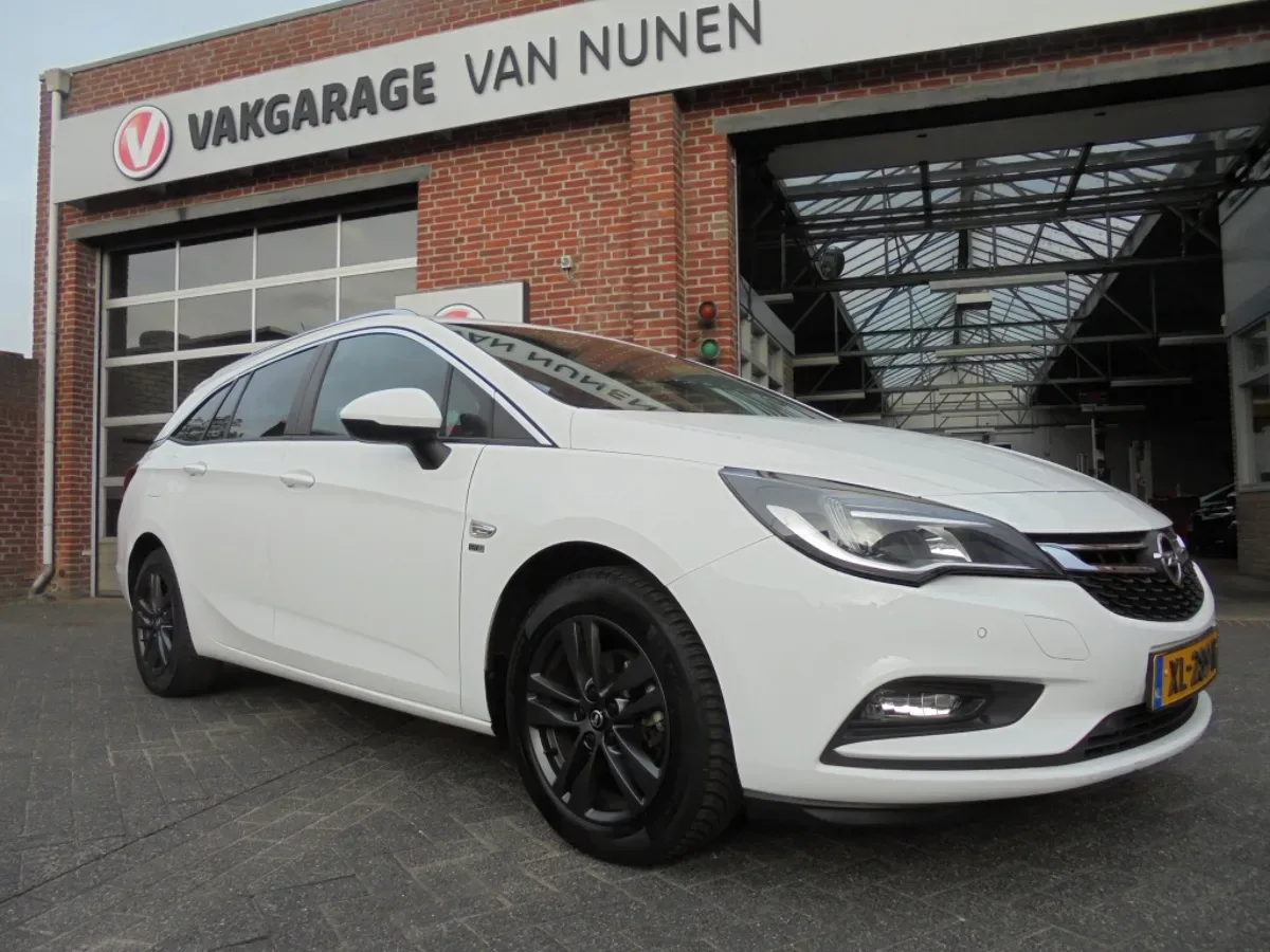 Opel Astra (2019) — foto 1