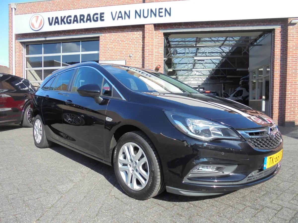 Opel Astra (2018) — foto 1