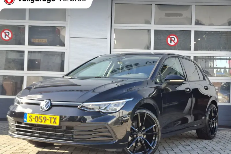 Volkswagen Golf (2023)