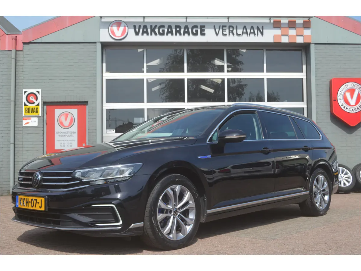 Volkswagen Passat (2022) — foto 1