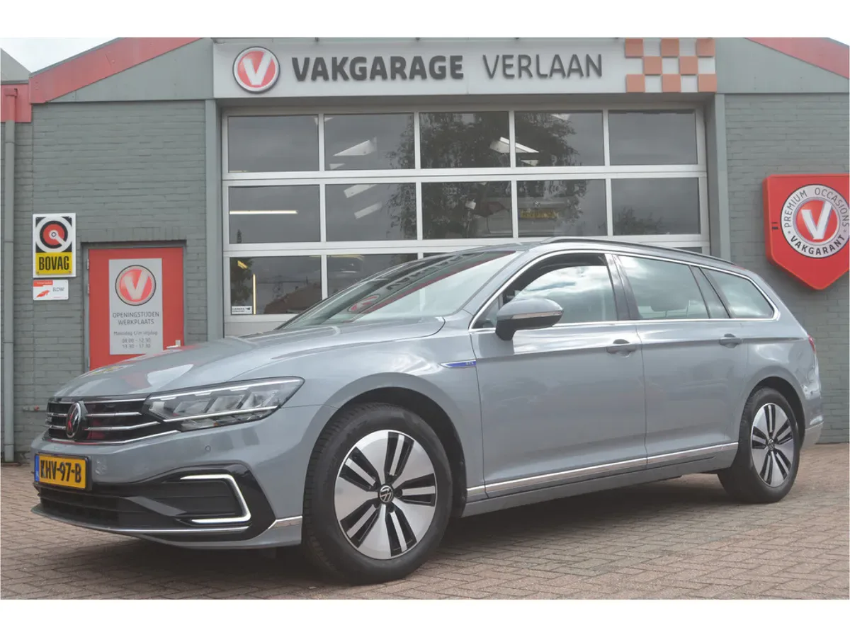 Volkswagen Passat (2022) — foto 1