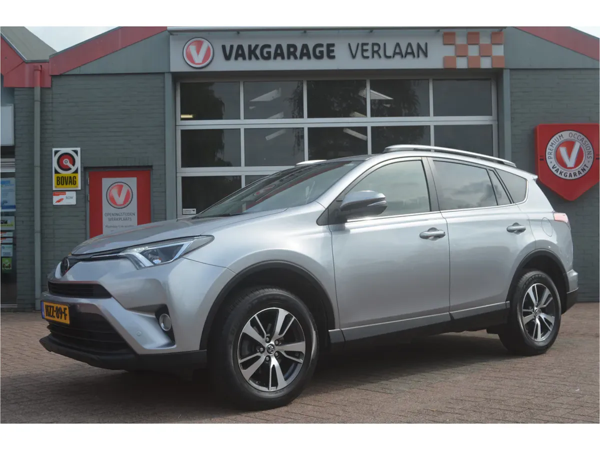 Toyota RAV4 (2016) — foto 1