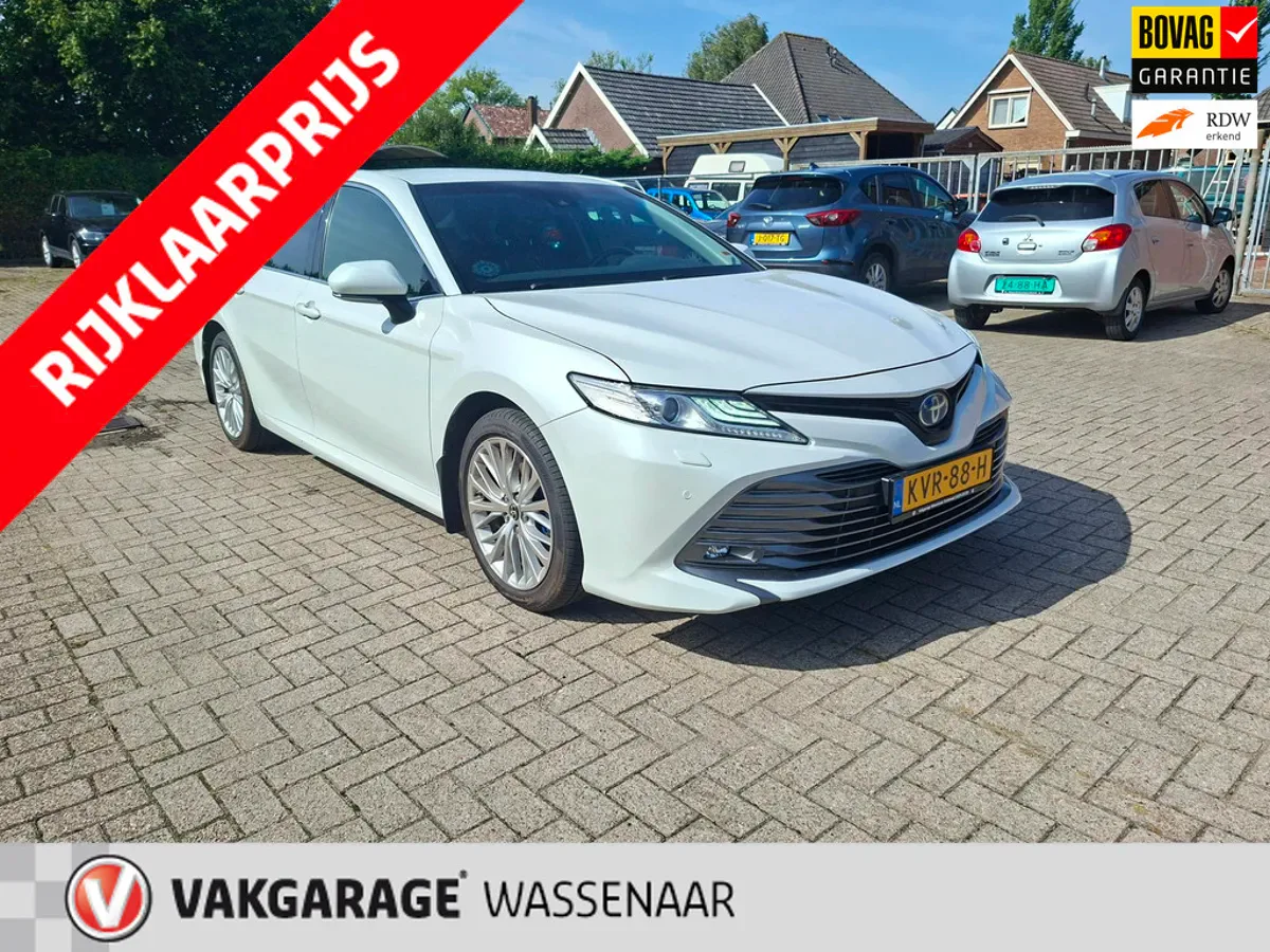 Toyota Camry (2019) — foto 1