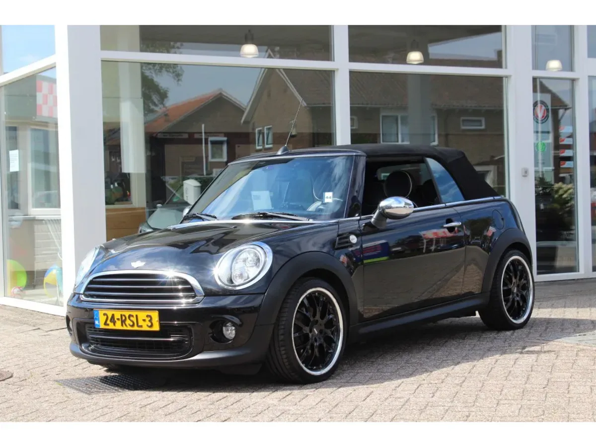 MINI Cabrio (2011) — foto 1