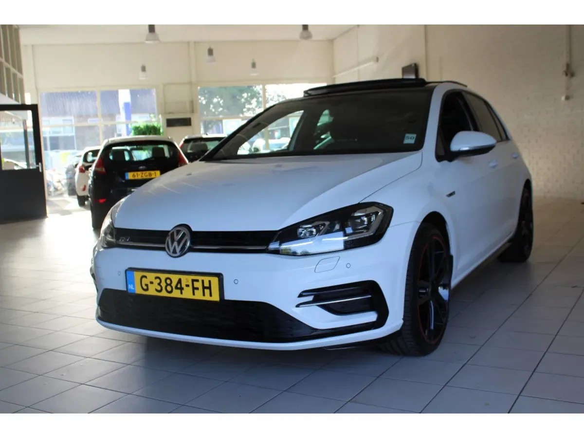 Volkswagen Golf (2019) — foto 1