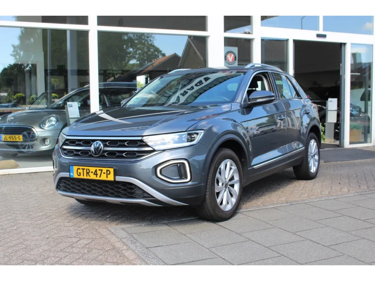 Volkswagen T-Roc (2022) — foto 1