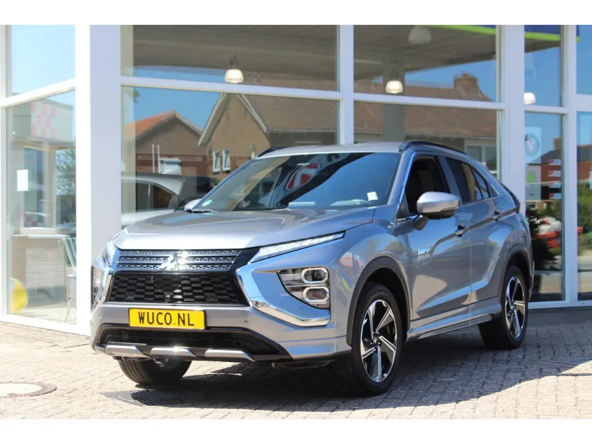 Mitsubishi Eclipse Cross (2023) — foto 1