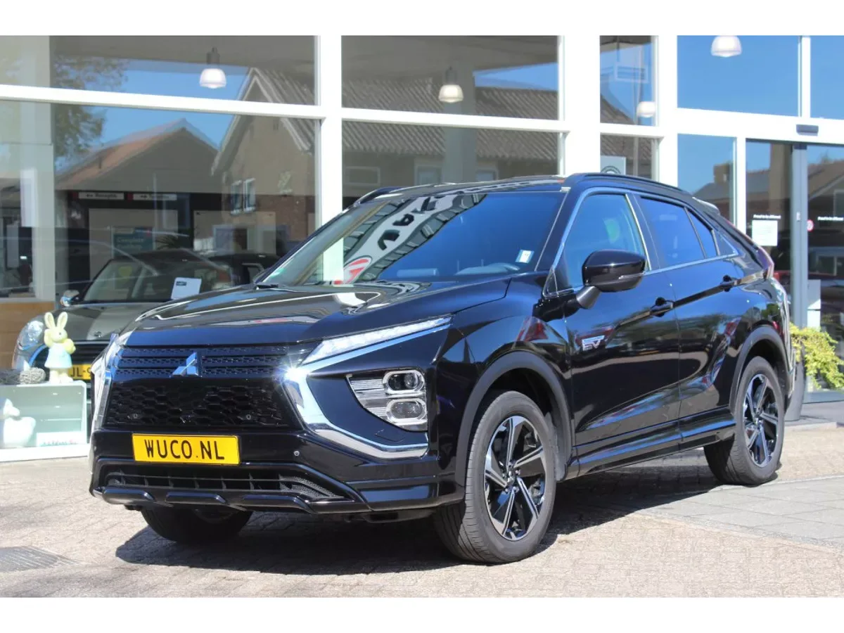 Mitsubishi Eclipse Cross (2022) — foto 1
