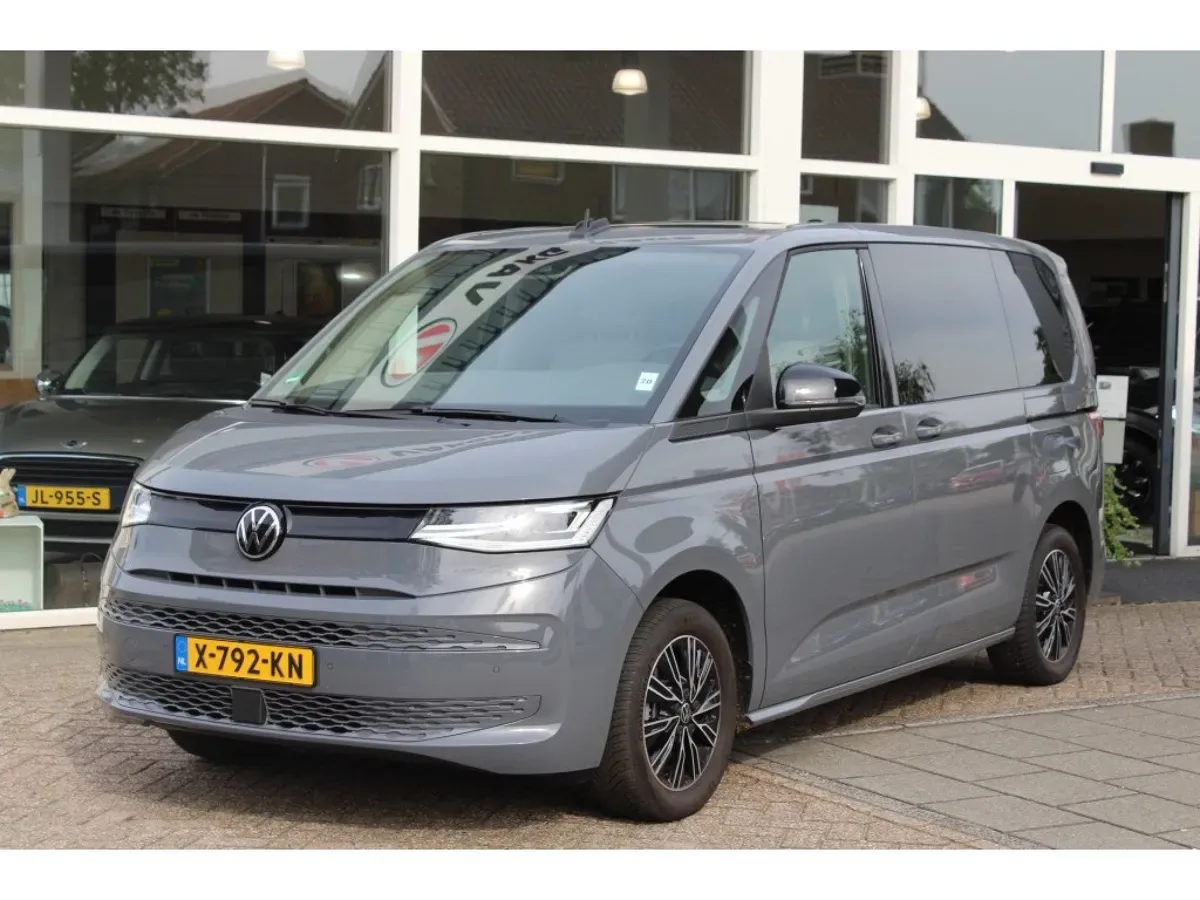 Volkswagen Multivan (2023) — foto 1