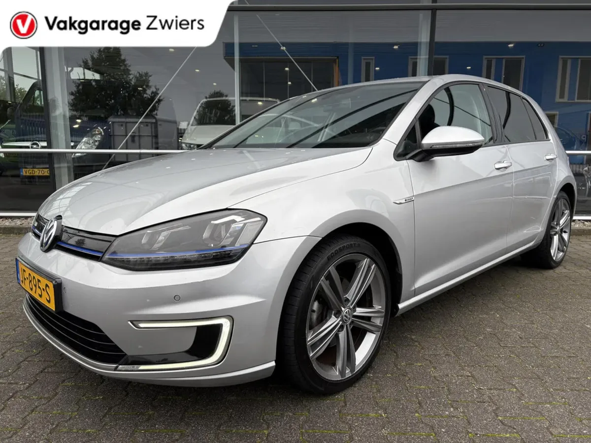 Volkswagen e-Golf (2016) — foto 1
