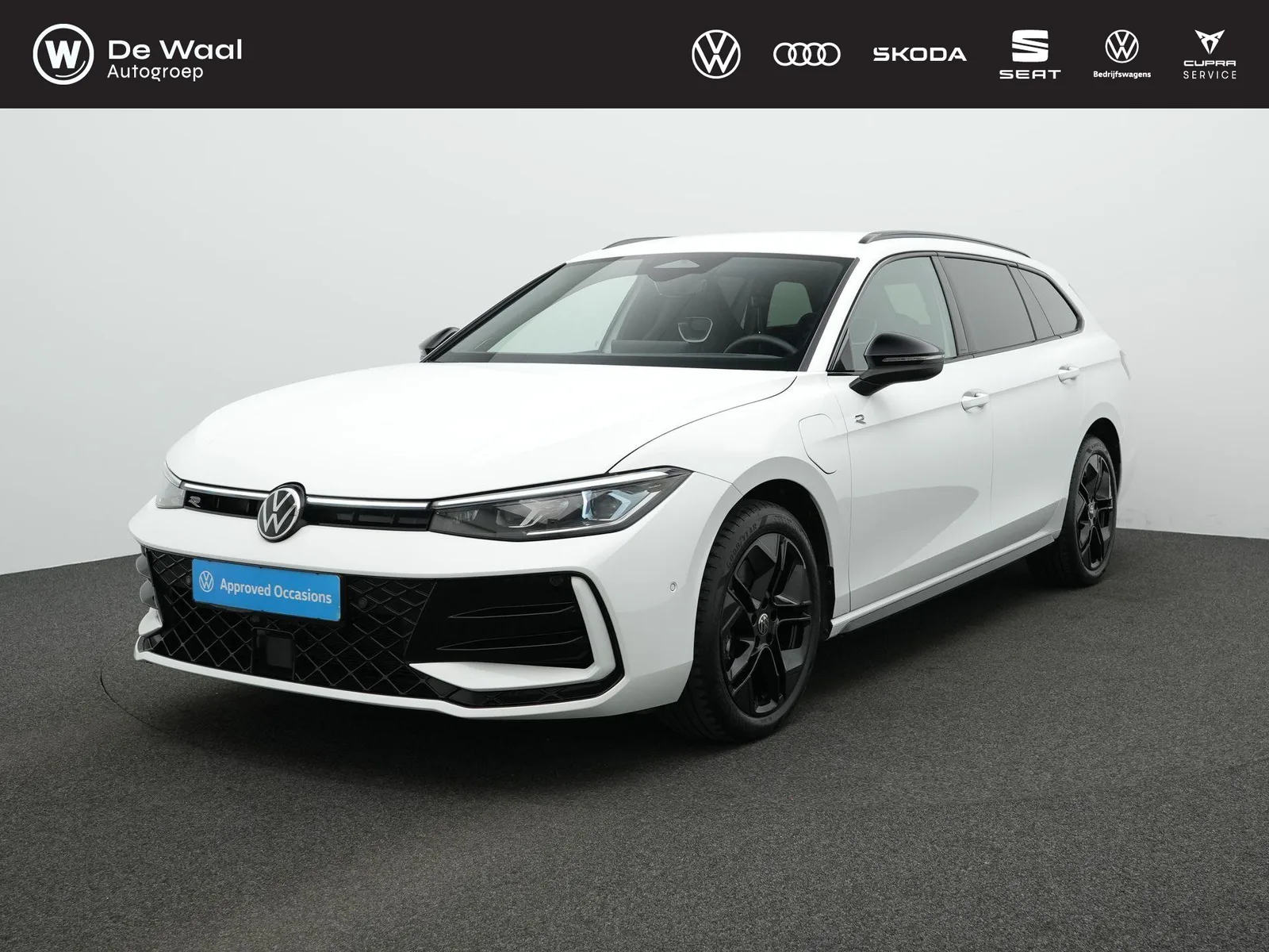 Volkswagen Passat (2024) — foto 1