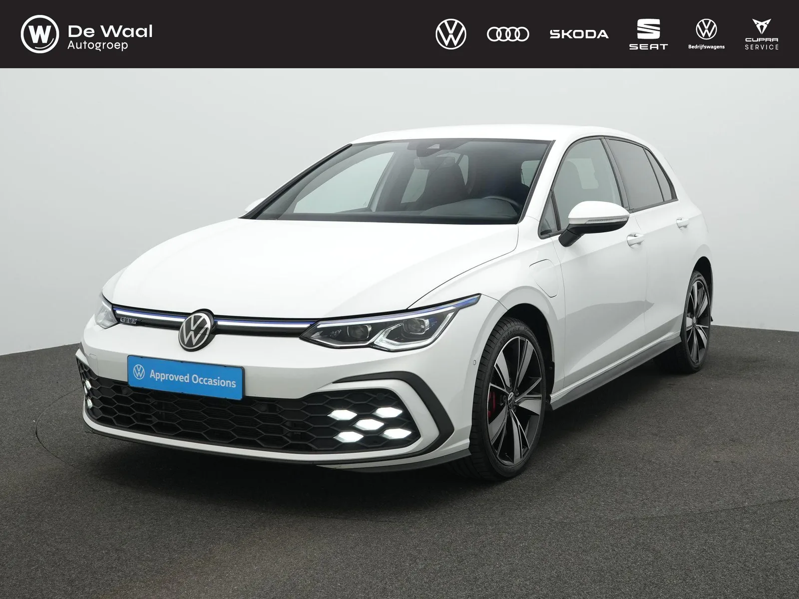 Volkswagen Golf (2022) — foto 1