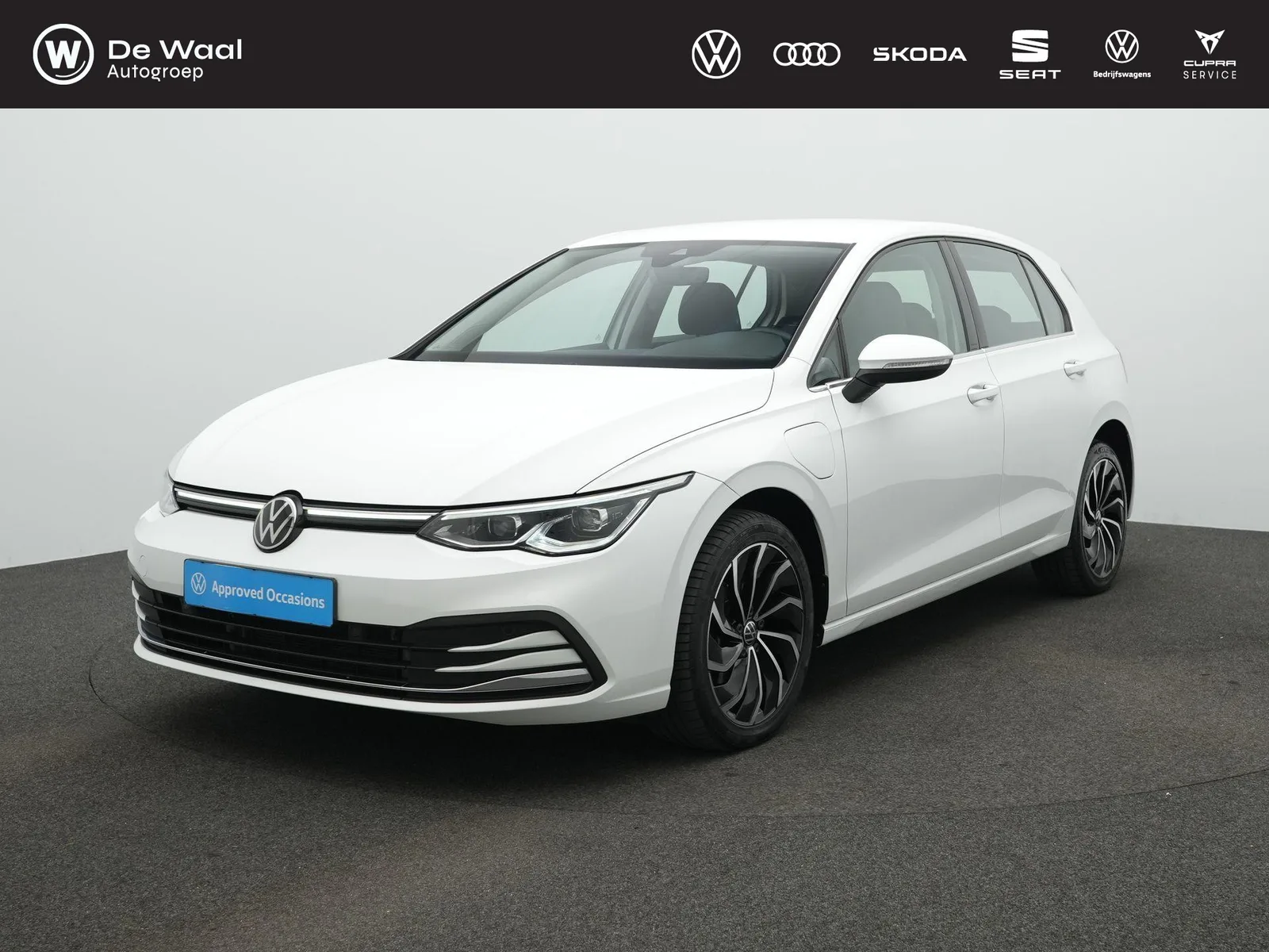 Volkswagen Golf (2022) — foto 1